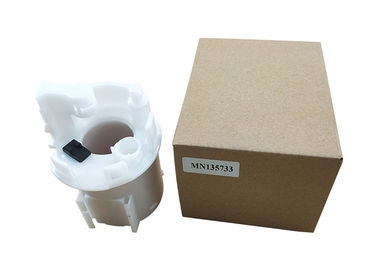 MN135733 Car Fuel Filter / 3G83 4A30 Mitsubishi Fuel Filter One Year Warranty